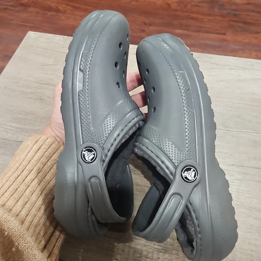 CROCS Kids Cozy Grey Faux-Fur Shoes size J3